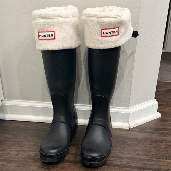 Hunter Black Original Tall Rain Boots with removable Welly socks - Picture 3 of 7